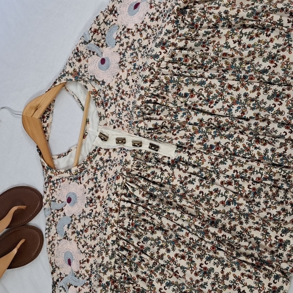 gimmicks by BKE Tops - Gimmicks by BKE Bohemian BOHO Embroidered Batwing Long Sleeve Floral Top